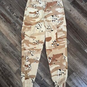 Forever 21 Tan Cream Camouflage Cargo Pants Women's Small